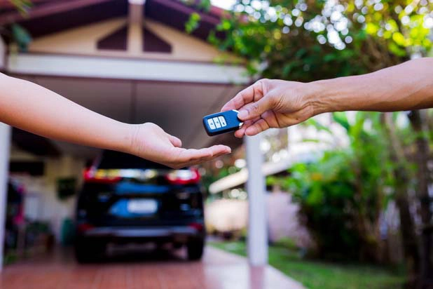 Car keys being handed over at delivery for Rio Grande Valley auto transport